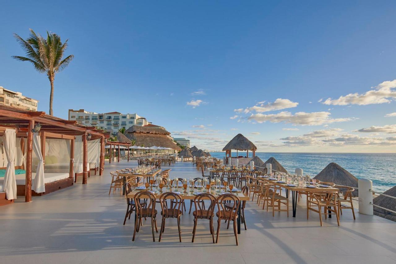 Fiesta Americana Condesa Κανκούν Εξωτερικό φωτογραφία Beachfront dining at the Grand at Moon Palace