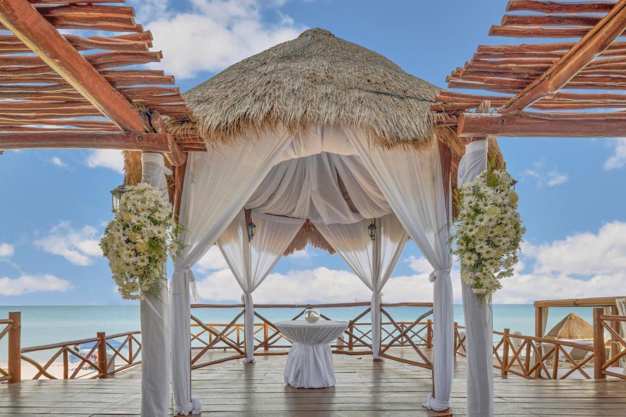 Fiesta Americana Condesa Κανκούν Εξωτερικό φωτογραφία A gazebo at the beach