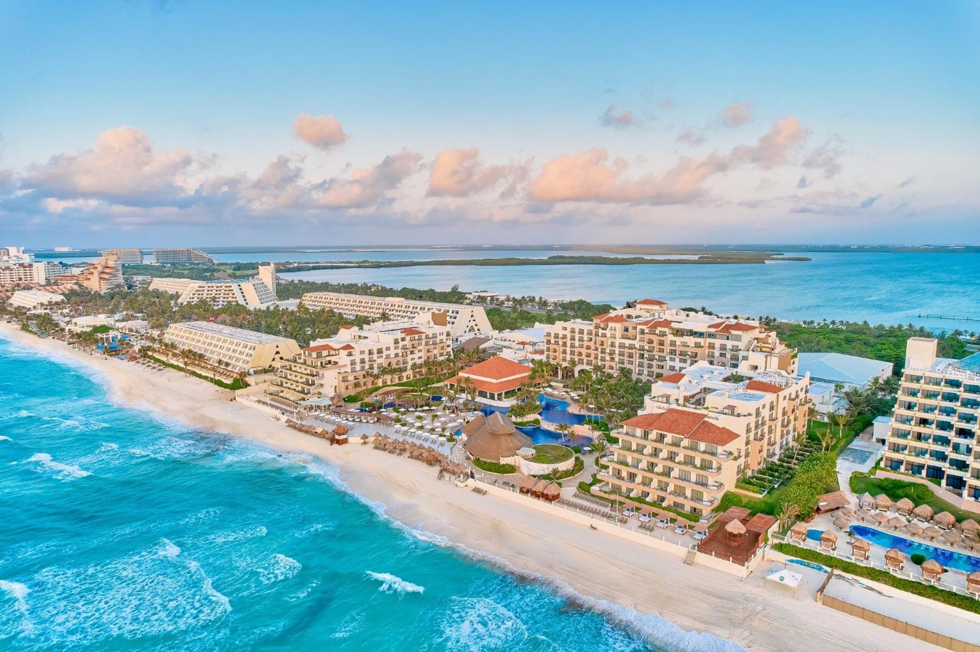 Fiesta Americana Condesa Κανκούν Εξωτερικό φωτογραφία Aerial view of the resort